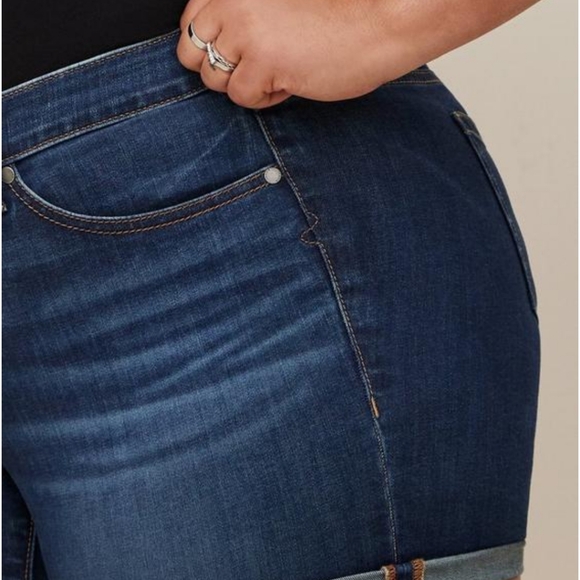 Torrid Jean Mid 5 Shorts Back Country Split - Picture 4 of 9
